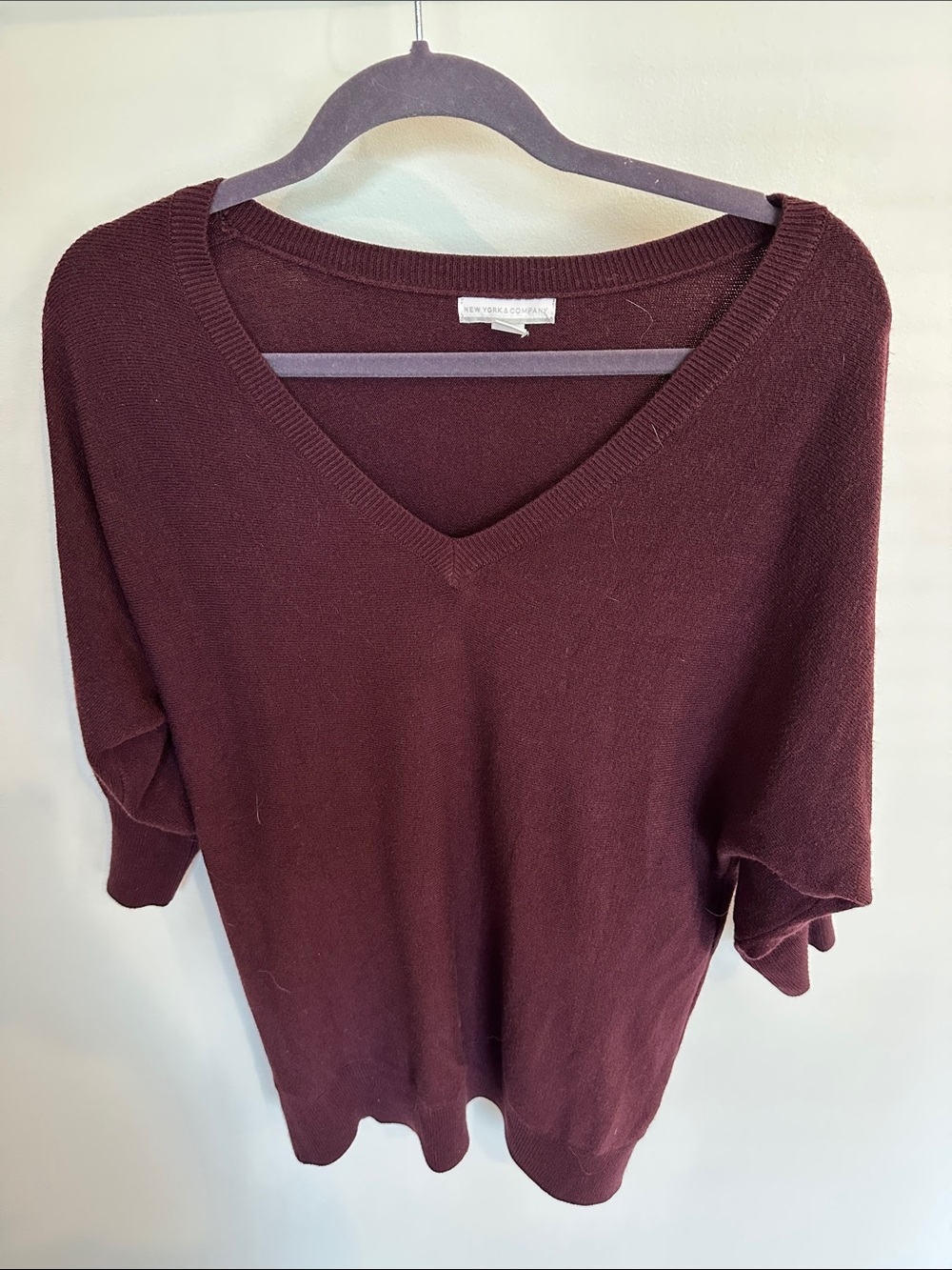 Women's V-Neck Sweater in Burgundy